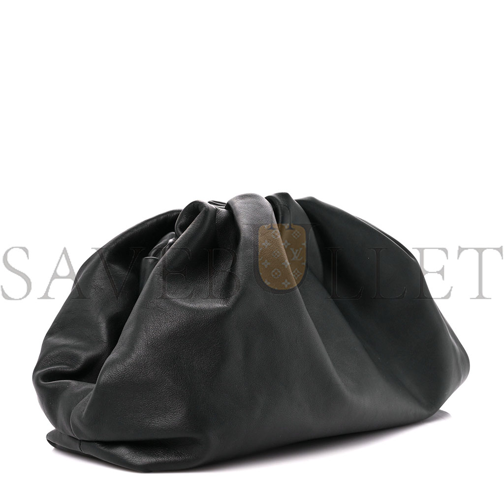 BOTTEGA VENETA SMOOTH BUTTER CALF THE POUCH OVERSIZED CLUTCH BLACK (38*18*8cm)