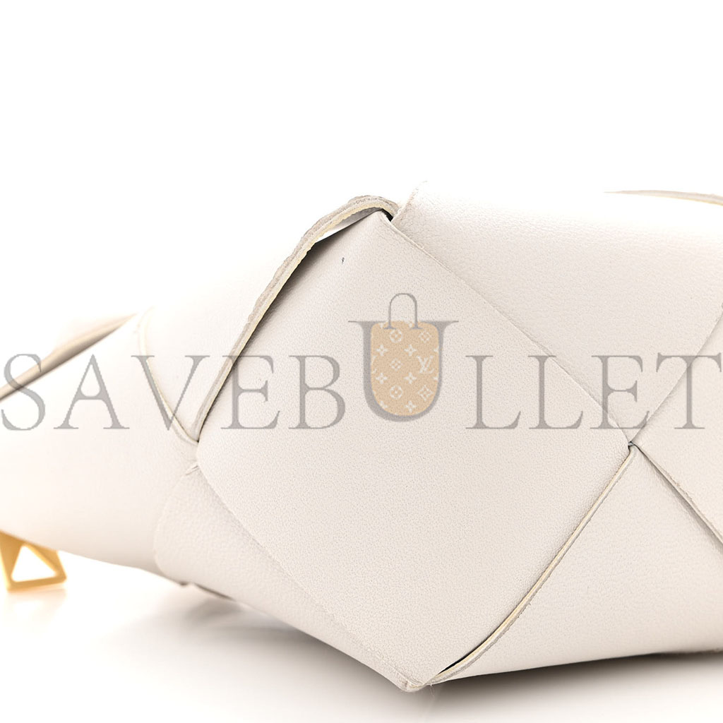 BOTTEGA VENETA NAPPA MAXI INTRECCIO EXPLODED SHOULDER BAG CHALK  (21*12*8cm)